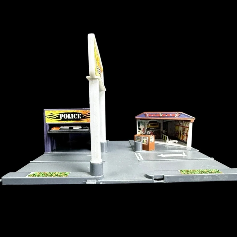 Mattel Hot Wheels Mega City 2007 Play set piece, single block‎ set W/Police Dept